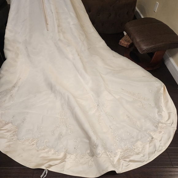 Mon Cherri Bridal Elegant Strapless Ivory Wedding Dress Size 10 W28 - Picture 6 of 13